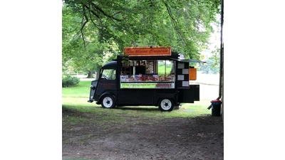 Die „Kleine Crêperie“ wird mit ihrem Oldtimer Food-Truck vor Ort sein. (Foto: em)