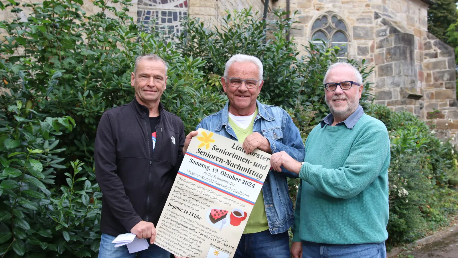 Harald Gaus (Tus Jahn), Bürgermeister Heinrich Widdel und Manfred Völker laden zum Seniorennachmittag der Gemeinde Lindhorst.  (Foto: bb)