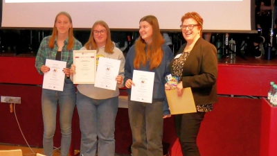 Die Preisträgerinnen Dana Grunwald, Jannika Schulz und Christina Cochlovius und Silke Feser. (Foto: gk)