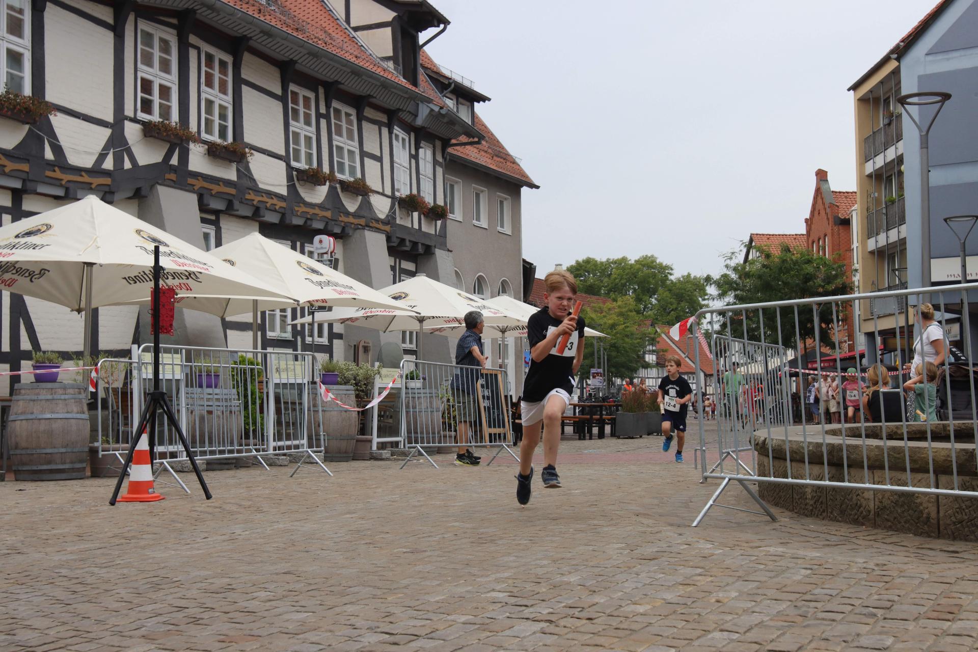 Geben alles: Die jüngsten Teilnehmer des Citylaufes. (Foto: tau)