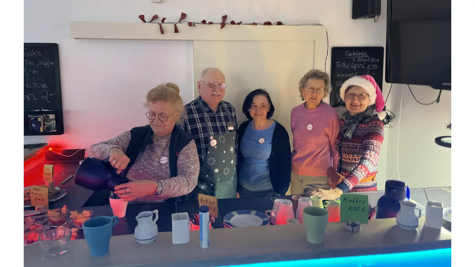 Im Café gibt es Kaffee, Tee, kühle Getränke und selbstgebackene Kuchen und Kekse. (Foto: nd)