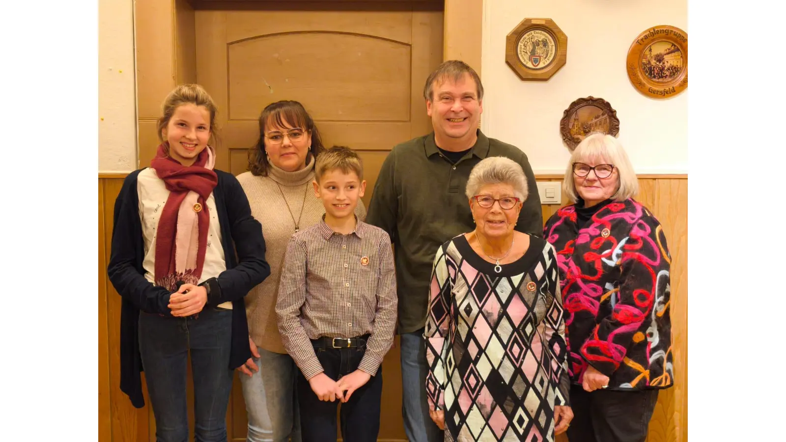 Henrieke Eggelmann, Melanie Eggelmann, Friedrich Eggelmann, der Vorsitzender Michael Horstmeier, Rosemarie Hönerhoff und Gerda Hönerhoff.  (Foto: privat)