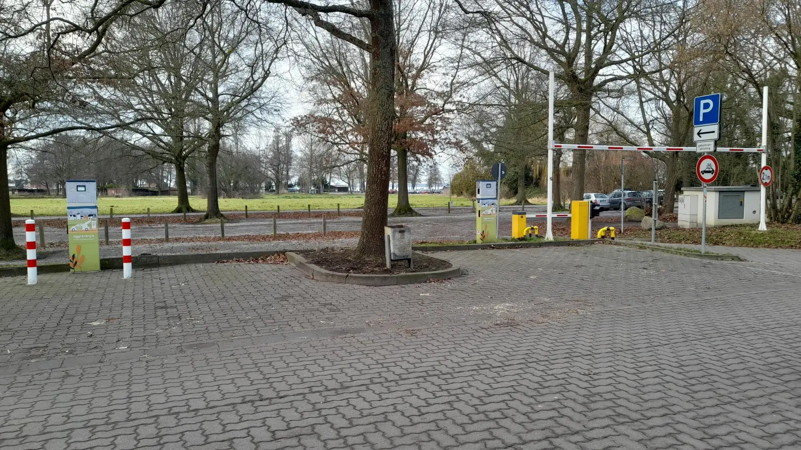 E-Ladesäulen in Steinhude: Der Parkplatz Am Bruchdamm. (Foto: wb)