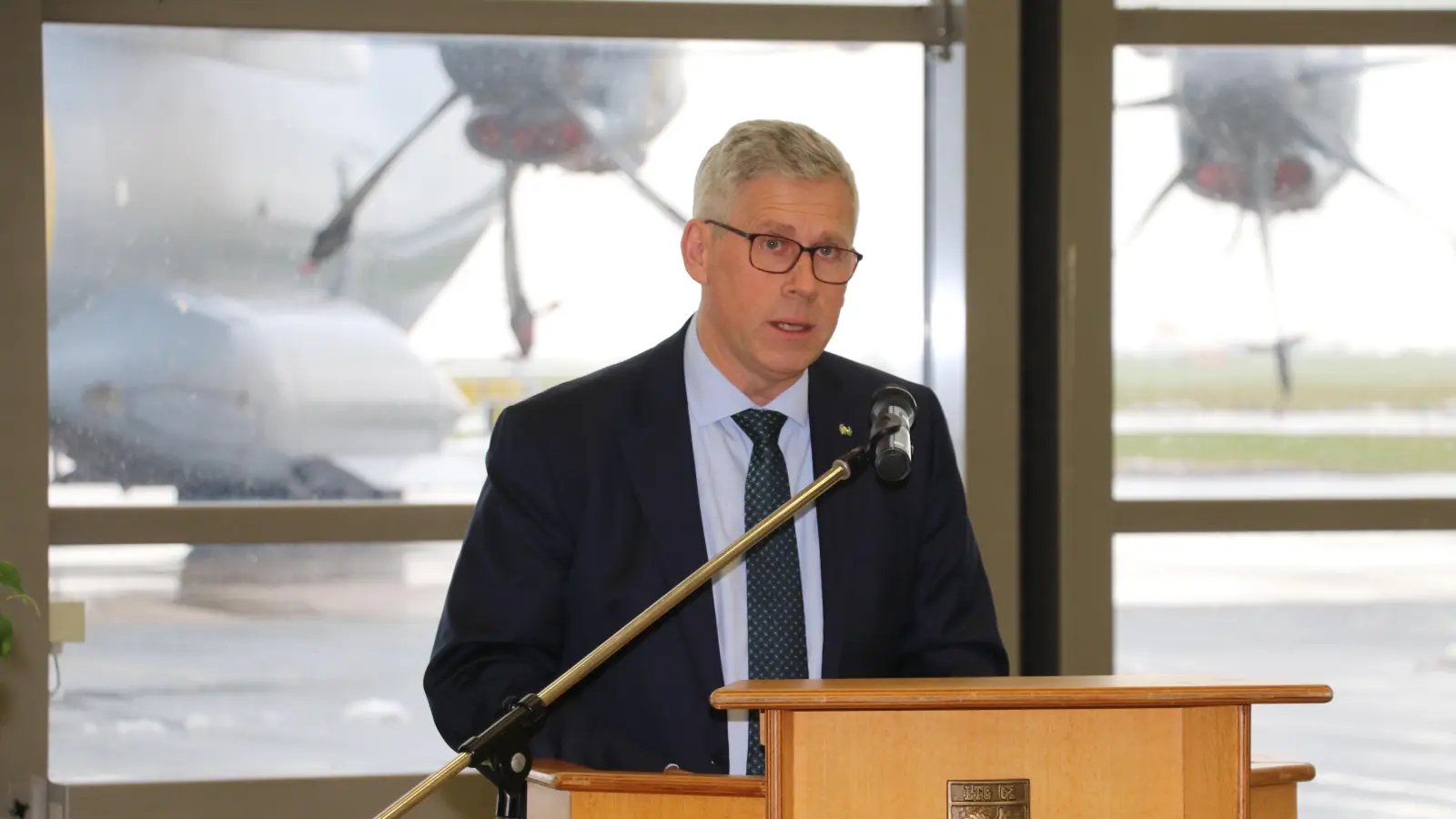 Hält eine Rede beim Neujahrsempfang des Fliegerhorstes: Bürgermeister Carsten Piellusch. (Foto: gi)