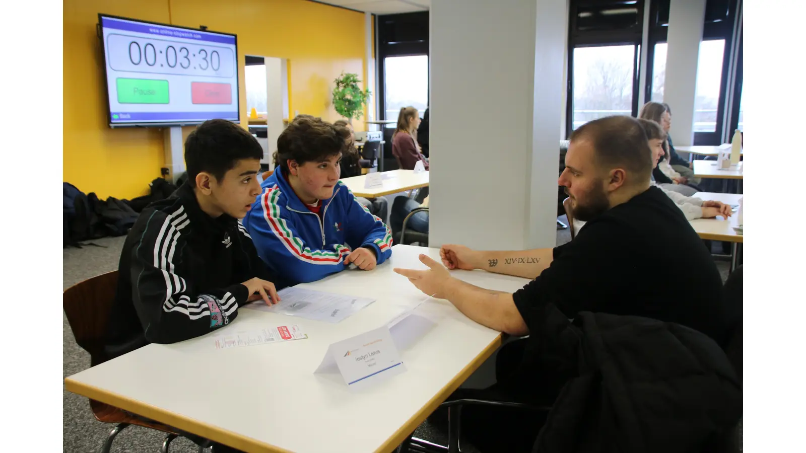 Das „berufliche Speeddating“ gibt den Schülern die Gelegenheit, rasch Einblicke in verschiedene Ausbildungsberufe zu gewinnen.  (Foto: privat)