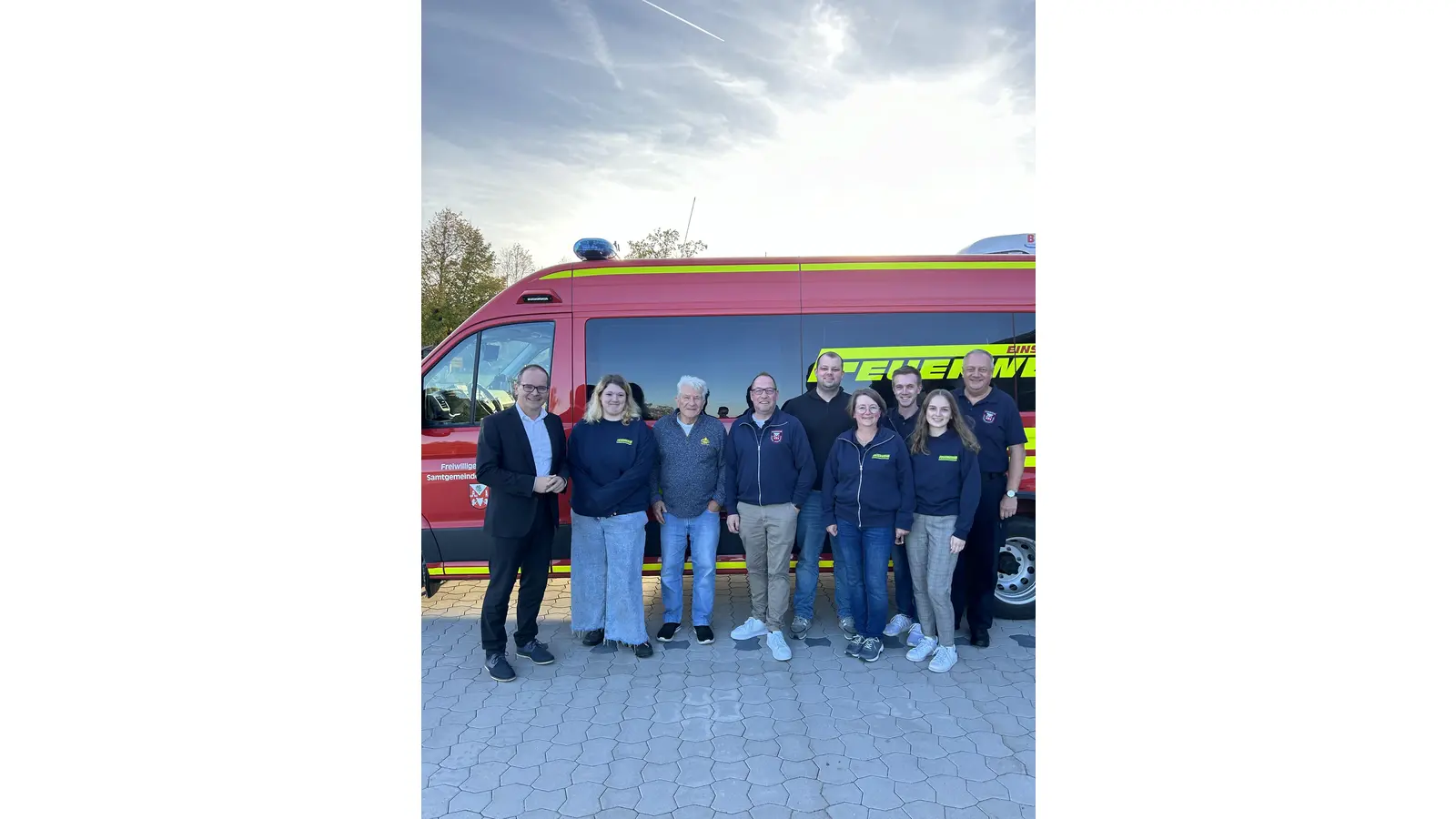 Der Landtagsabgeordnete Grant Hendrik Tonne (li) besuchte die Feuerwehr Wölpinghausen. <br> <br> <br> (Foto: privat)