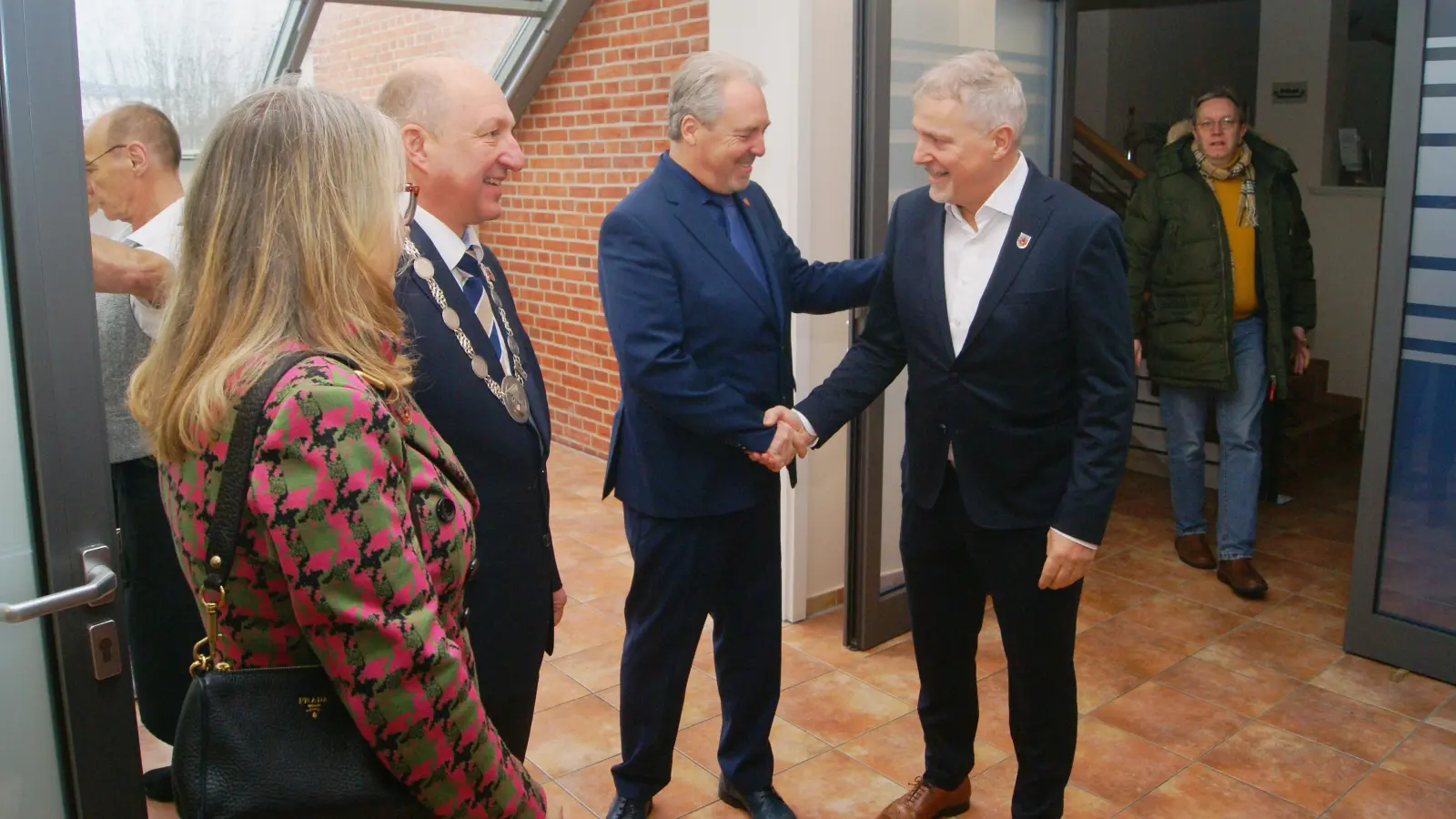 Alle Gäste wurden durch Bürgermeister Ralf Sassmann und Samtgemeindedirektor Thomas Wolf persönlich zum Neujahrsempfang begrüßt. (Foto: gk)