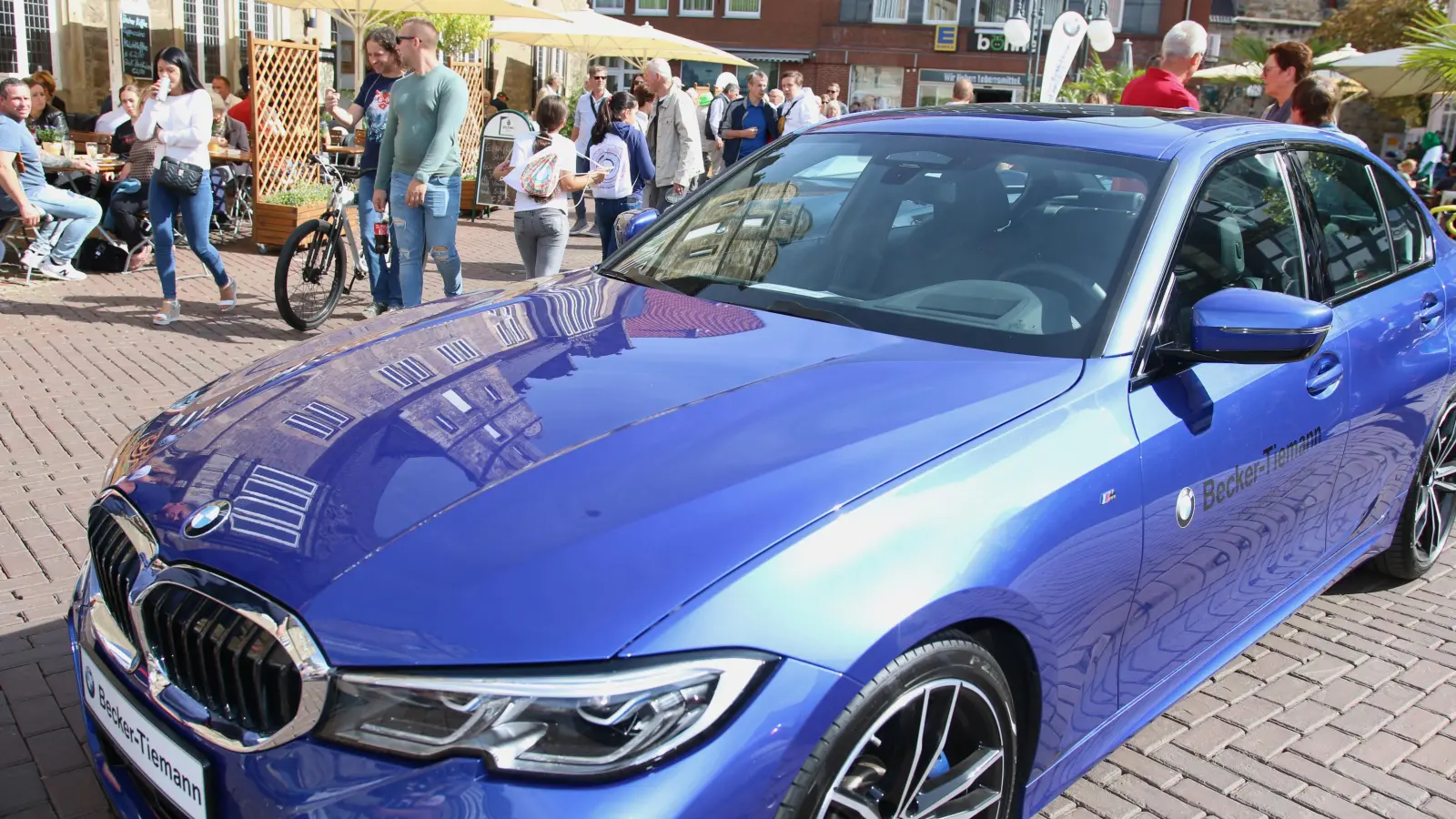 Vier Autohäuser präsentieren bei der Autoschau in der Stadthäger Innenstadt eine breite Auswahl von Marken und Modellen. (Foto: archiv bb)