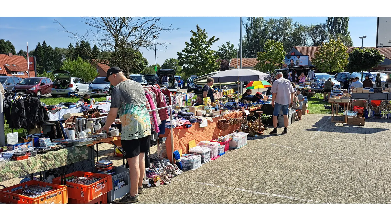 Dieses Mal lockte der Flohmarkt wieder gut 40 Aussteller nach Sachsenhagen. (Foto: privat)