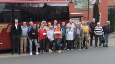 Unterwegs mit dem Bus: Die Teilnehmer einer Tagesfahrt. (Foto: privat)