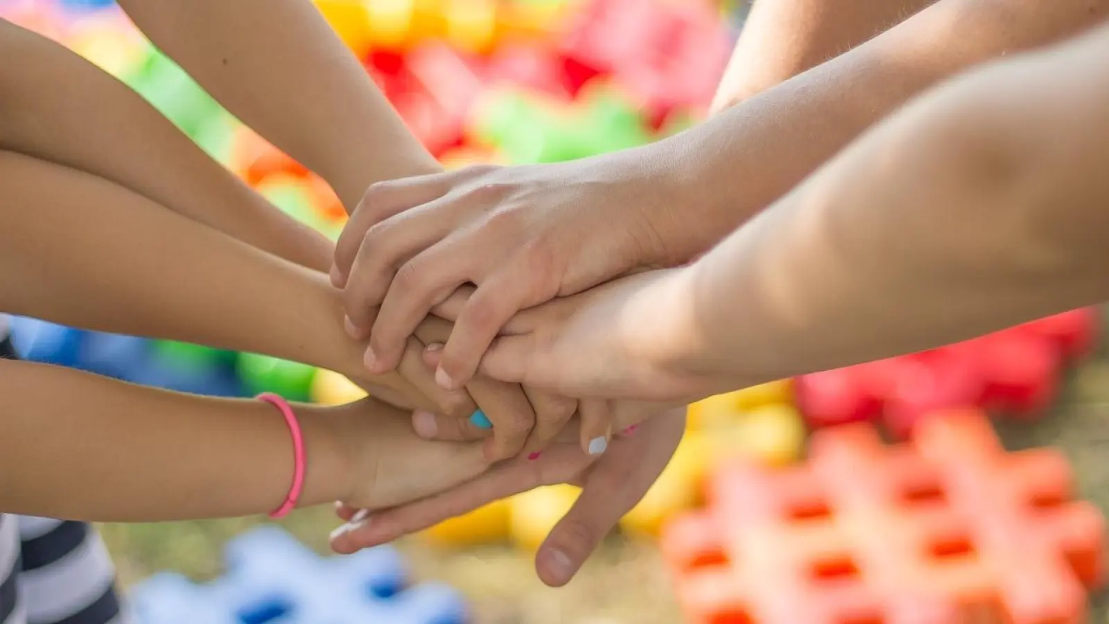 Freundschaft ist das Thema bei den Kindertagen in den Sommerferien. (Foto: pixaby)