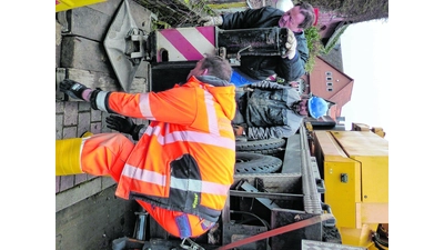 Zuletzt war doch noch ein wenig Handarbeit notwendig (Foto: al)