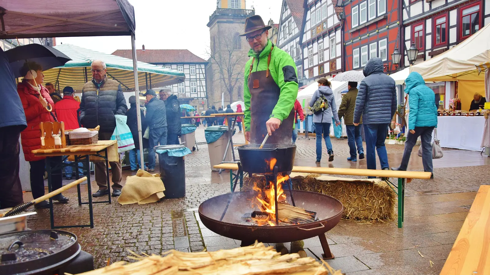 Der Brennholz- und Bauernmarkt eröffnet die Marktsaison 2025.<br> (Foto: ste)