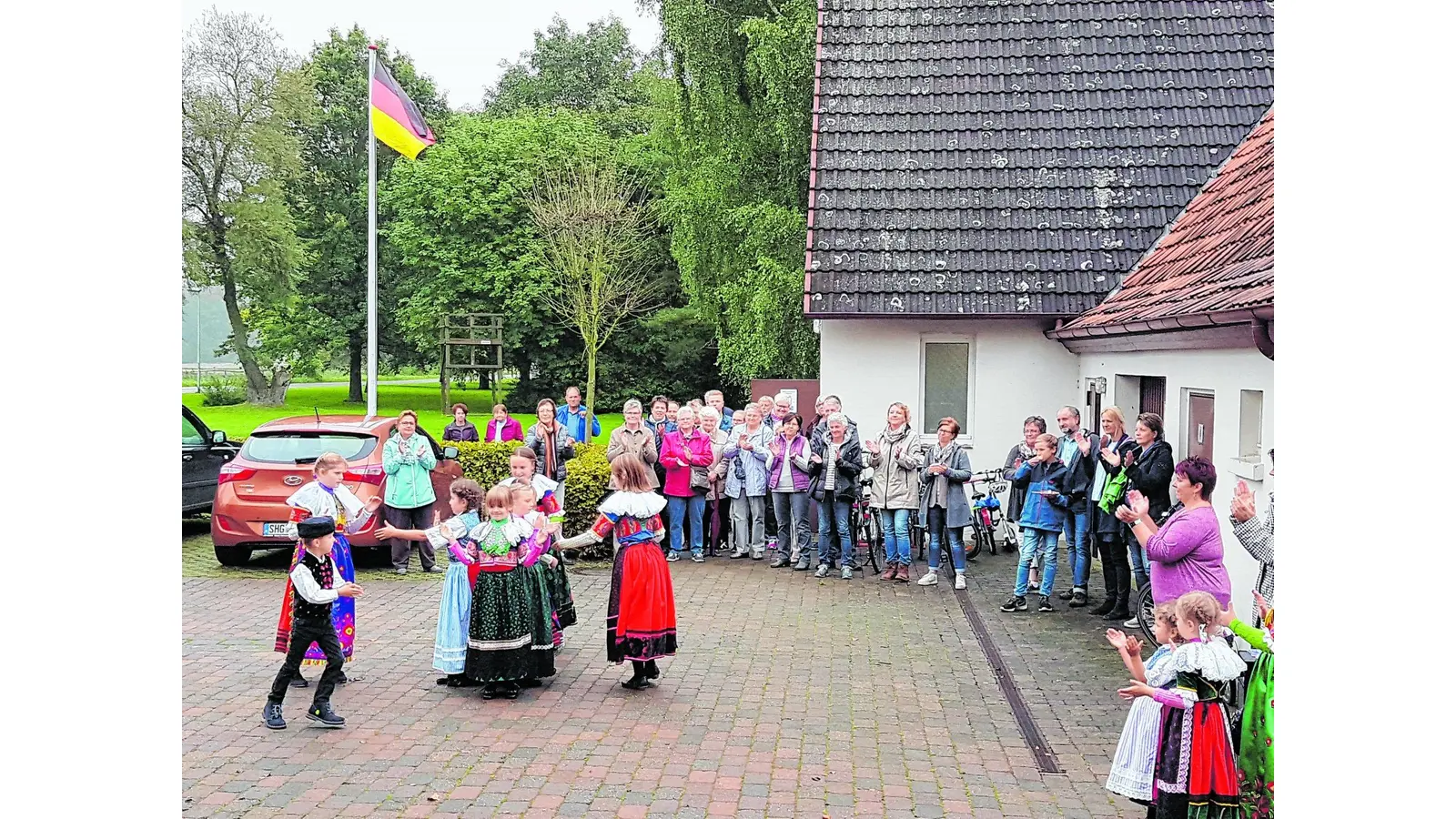 Ottenser wählen, klönen und grillen (Foto: bt)