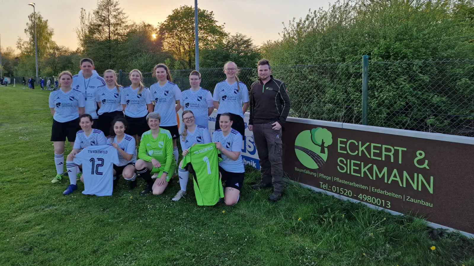 In neuem Outfit: Die Frauenmannschaft des TSV Kolenfeld. (Foto: privat)