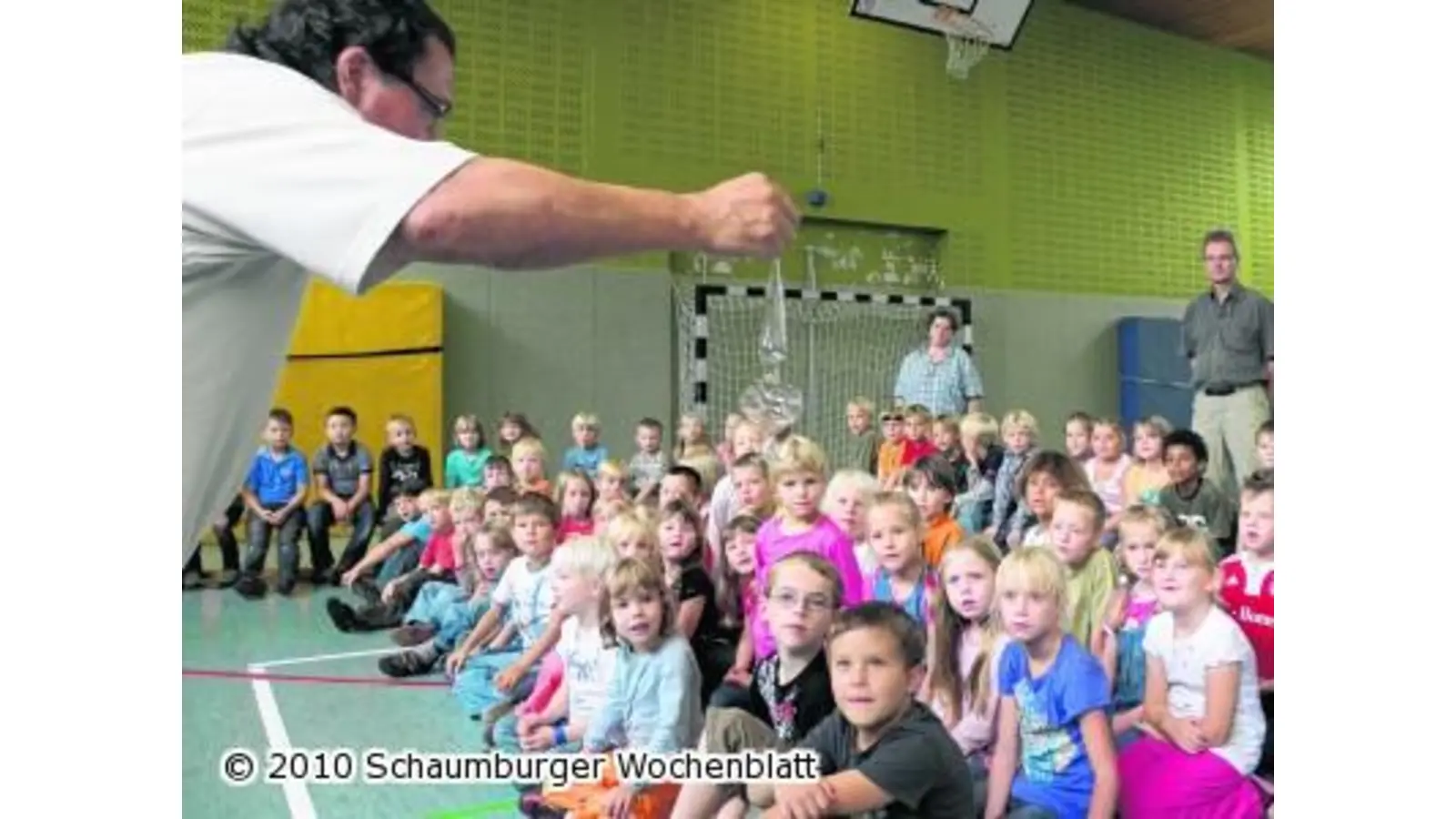 Glasbläser bringt Kinder zum Staunen (Foto: red)