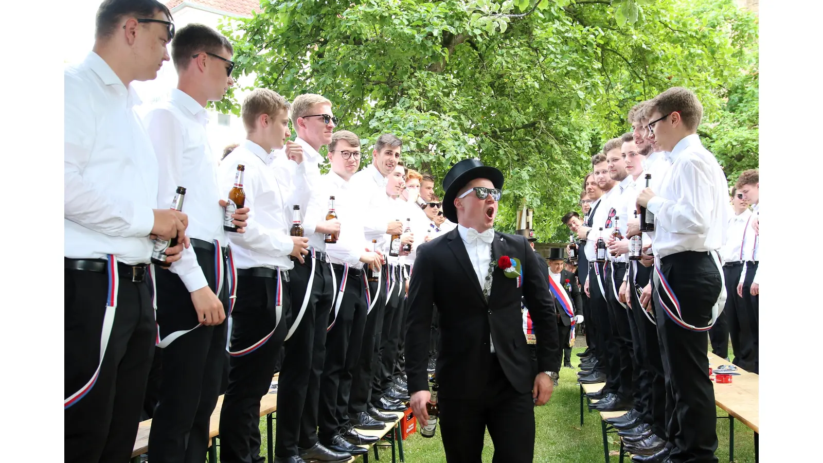 Die Jungen Bürger schwören sich auf das Schützenfest ein. (Foto: Borchers, Bastian)