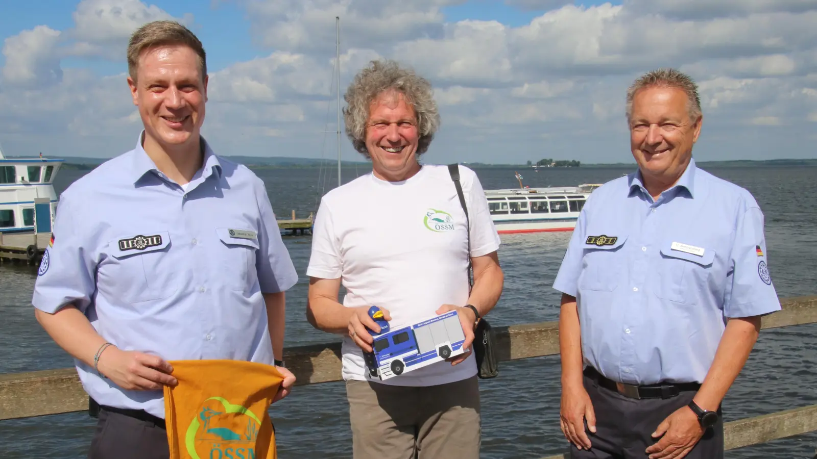 Spende überreicht (v.li.) Sebastian Brock, ÖSSM-Geschäftsführer Thomas Beuster und TWH-Ortsbeauftragter Udo Wunnenberg. (Foto: gi)