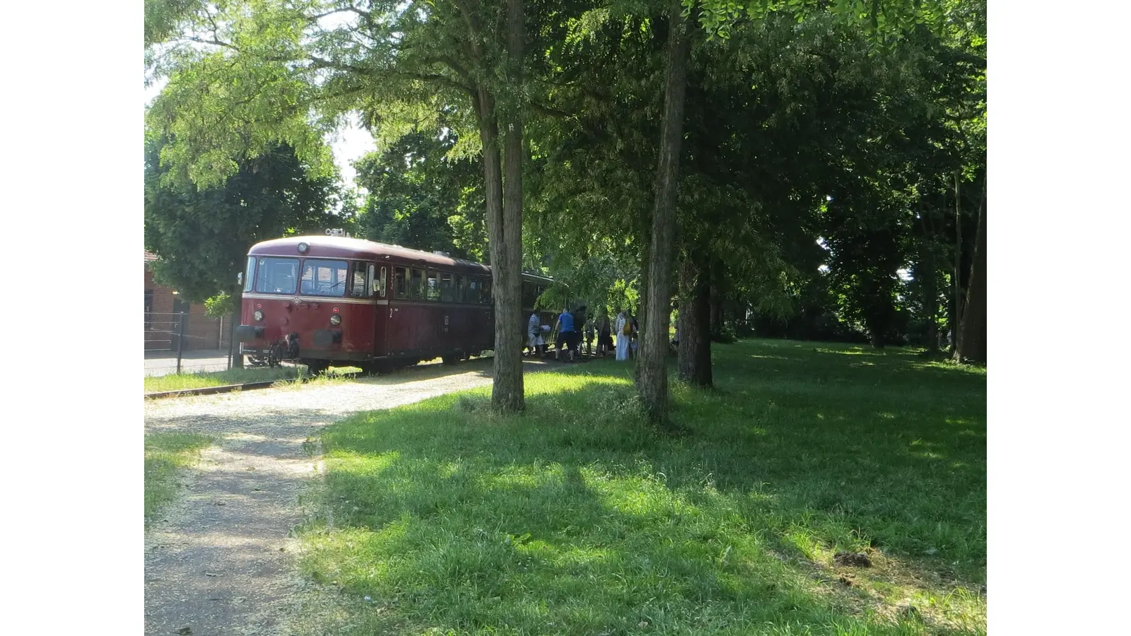 Der Förderverein Eisenbahn Rinteln-Stadthagen e. V. freut sich wieder Fahrten mit dem Schienenbus anbieten zu können. <br><br> (Foto: privat)