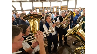 Einen Tusch von den Schaumburger Musikanten für Bürgermeister Hantke. (Foto: privat)