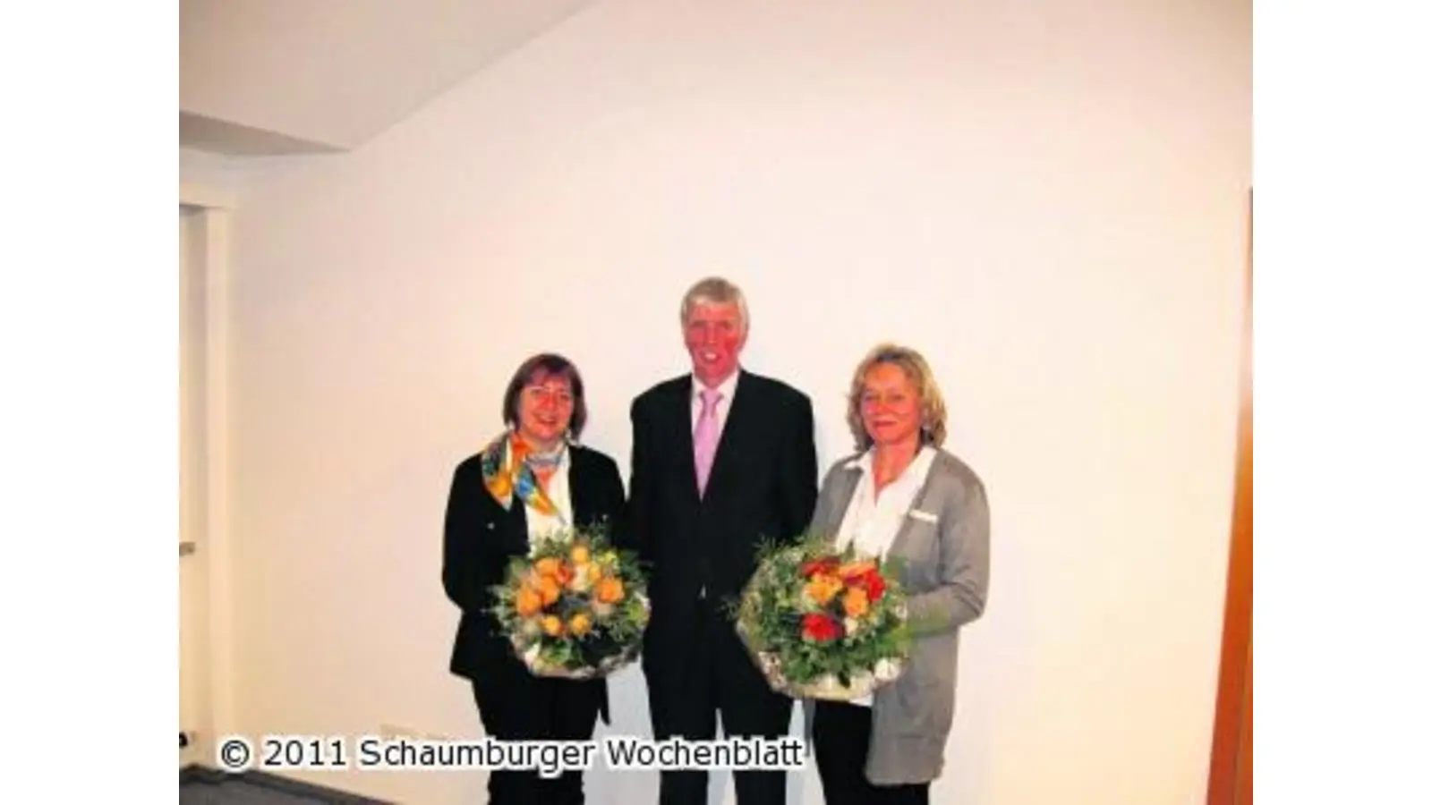 Zweimal 25 Jahre in der Sparkasse Schaumburg (Foto: em)