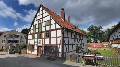 Die Fassade des Fleckenmuseums muss dringend saniert werden. (Foto: gk)