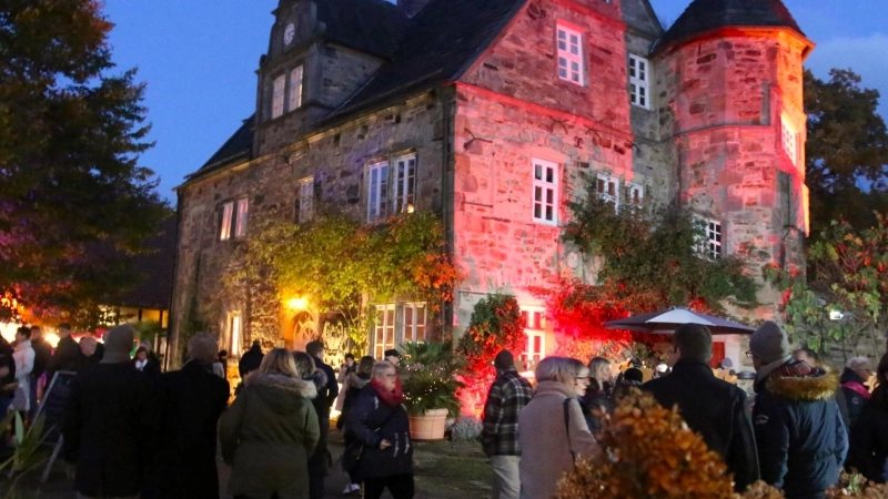 Die Besucher können märchenhafte Momente bei der Veranstaltung „November-Licht“ auf dem Rittergut Remeringhausen genießen.  (Foto: bb)