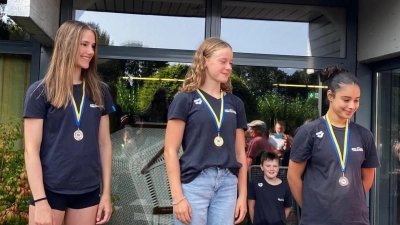 Siegerehrung der weiblichen B-Jugend (v.li.): Nelli Tiedemann, Clara Helene Westphale und Nourhan Euchi (TuS).  (Foto: privat)