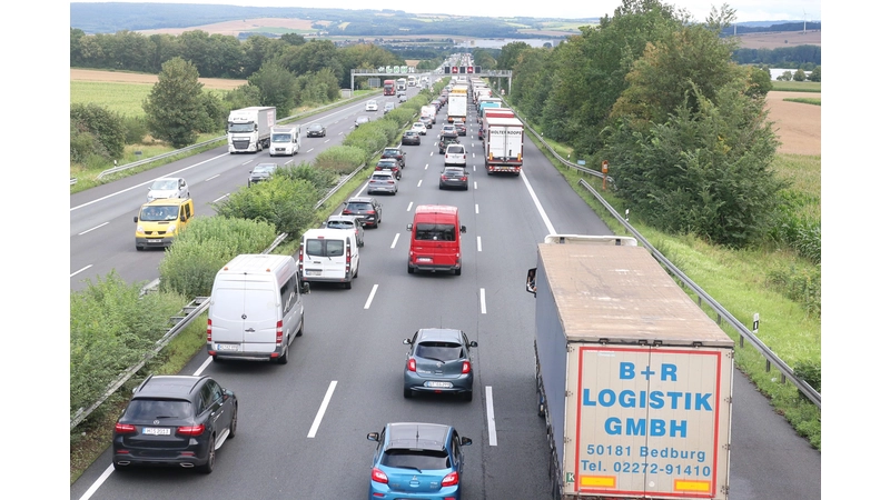 Stauungen und Stockungen auf der Autobahn A2 sind von Ende März bis Juli in Richtung Dortmund zu erwarten. (Symbolfoto)  (Foto: borchers)