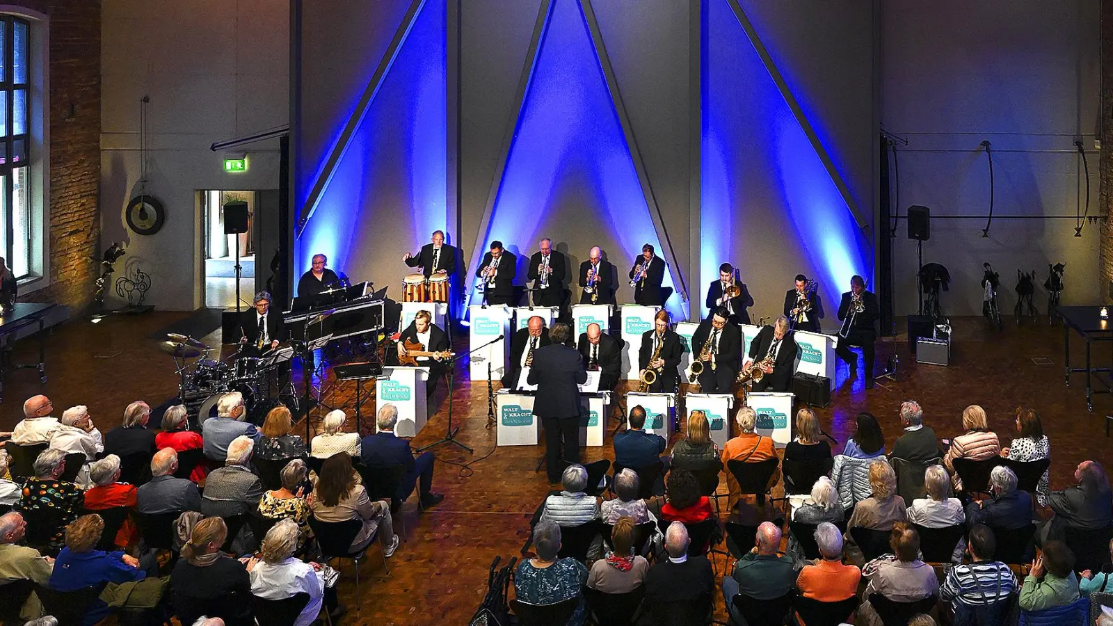 Bei einem Auftritt im Cavallo Hannover: Walt Kracht &amp; His Orchestra. (Foto: Stephan Kwiecinski)