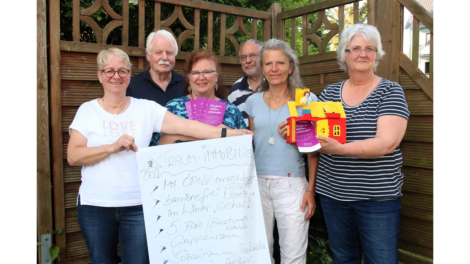 Dagmar Behrens, Jörg Janning, Petra Wolf, Peter Dreßke, Claudia Walderbach und Ingetraud Wehking hoffen auf Unterstützung bei der Suche nach einer neuen Immobilie für die BASTA-Beratungsstelle.  (Foto: Borchers, Bastian)