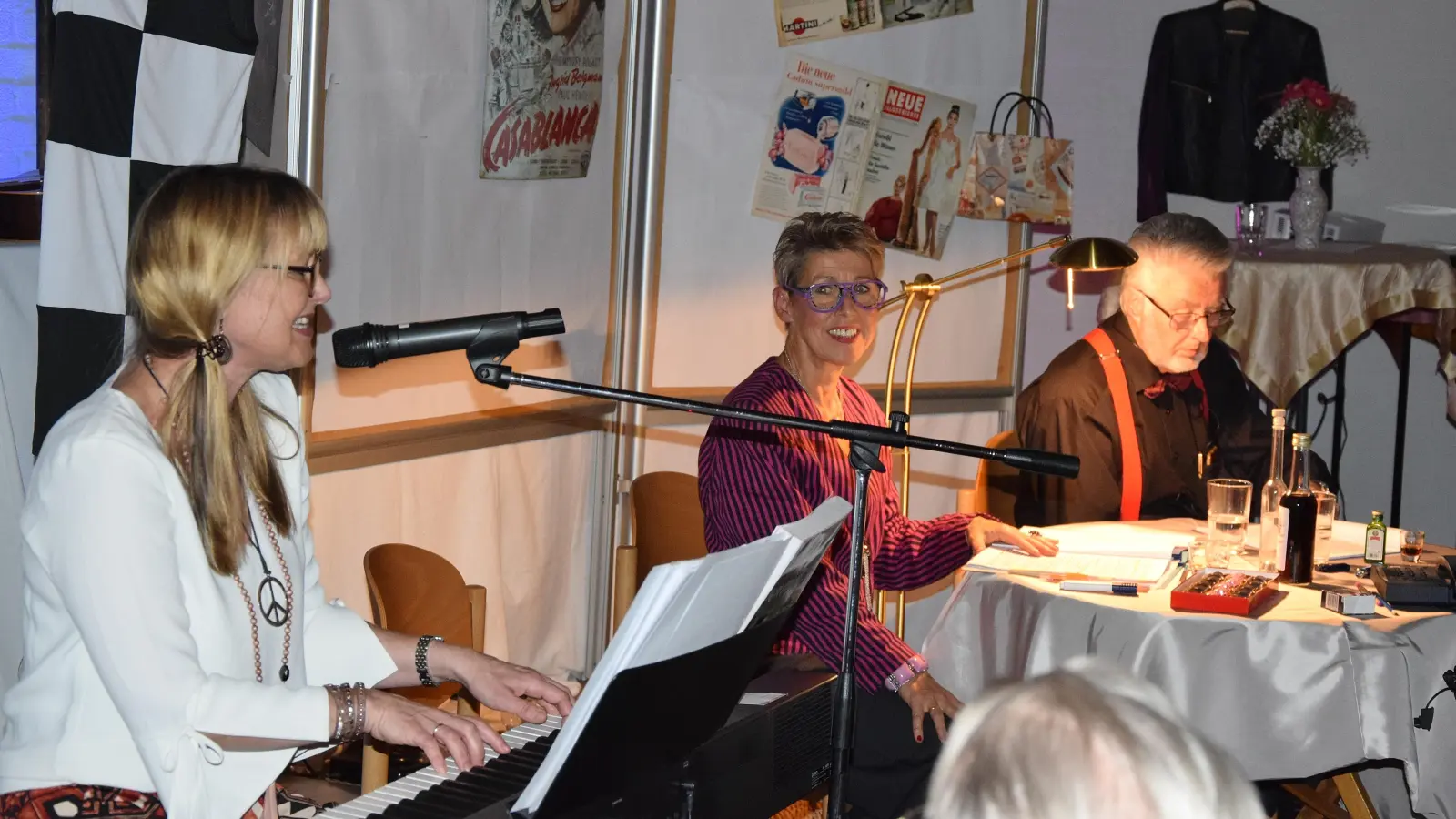 Ursula Mühlenhoff, Monika Perrey und Paul-E. Mense laden zu „Heiteres in der Dämmerstunde” in die Kapelle Todenmann.  (Foto: ste)