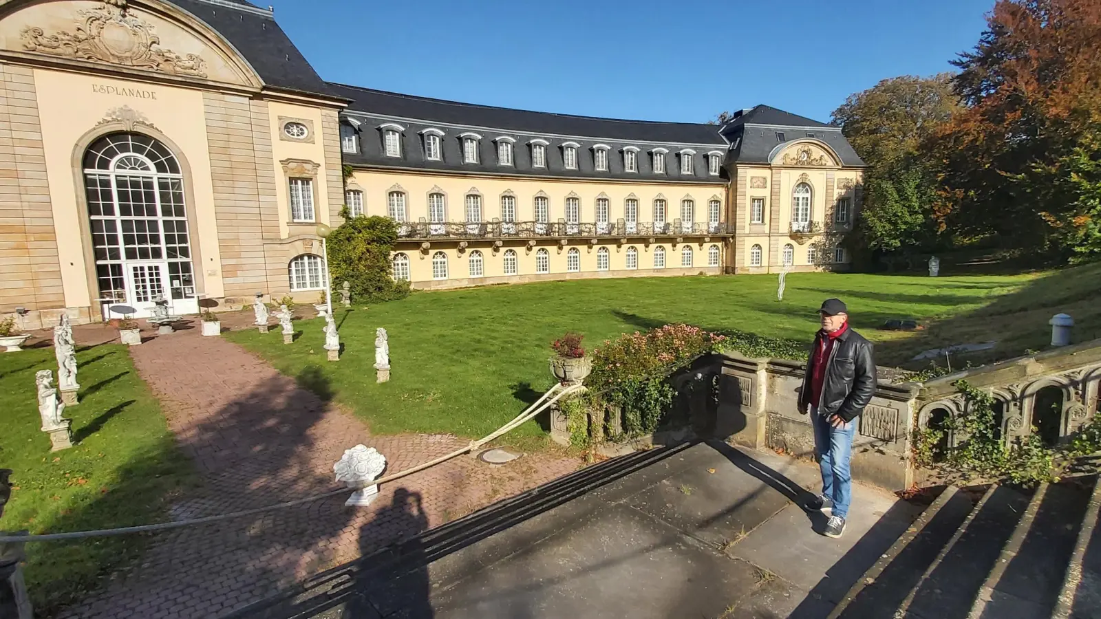 Hotelier Klaus Pittack setzt auf baldige Sanierung im und am Hotel Esplanade. (Foto: gk)