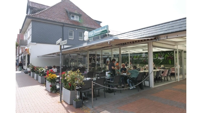 Mitten in Steinhude: Das traditionsreiche Café Dornbusch.