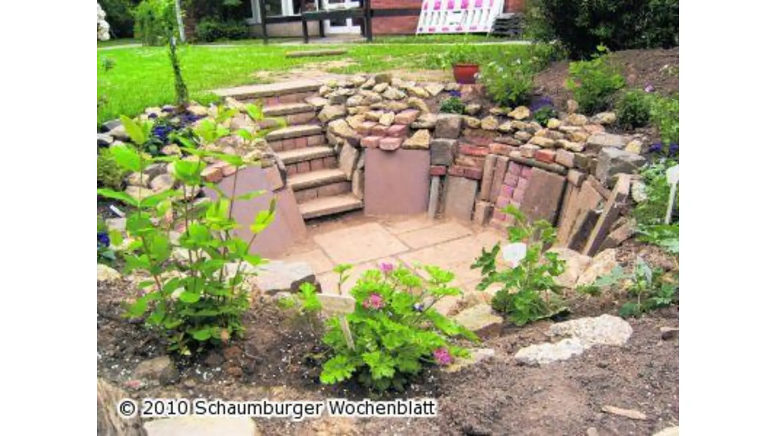 Duftwolken auf dem Kindergartengelände (Foto: hb)