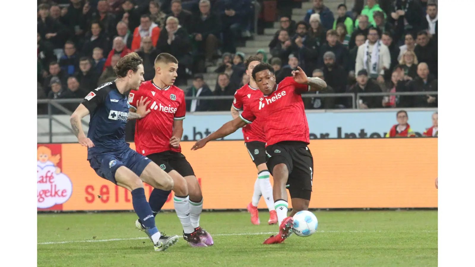 Jessic Ngankam und Co. brauchen einen Sieg gegen die Eintracht, um im Aufstiegsrennen auf Kurs zu bleiben. (Foto: bb)