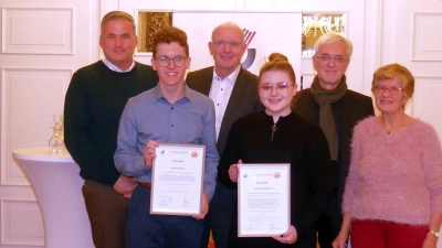 Mike Schmidt, Janik Haschke, Jörg Farr, Charleen Liestmann, Bernward Altmeppen und Renate Jahn. (Foto: gk)