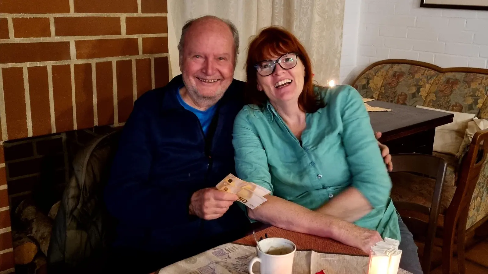 Beim Kaffeetrinken: Bernd Hildebrandt und Catrin Hattendorf. (Foto: privat)