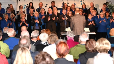 Gut besucht: Das Konzert im Kuhstall auf Stilles Hof. (Foto: Harald Möller)