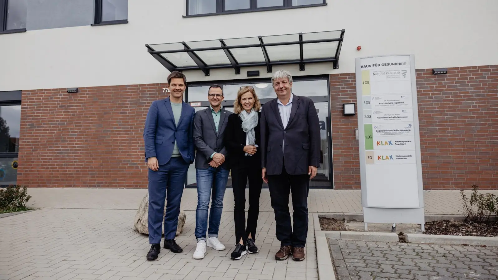 Bei der Eröffnung (v.li.): Regionspräsident Steffen Krach, Bastian Flohr, Andrea Hanke und Ansgar Piel. (Foto: Region Hannover/P. Schröder)