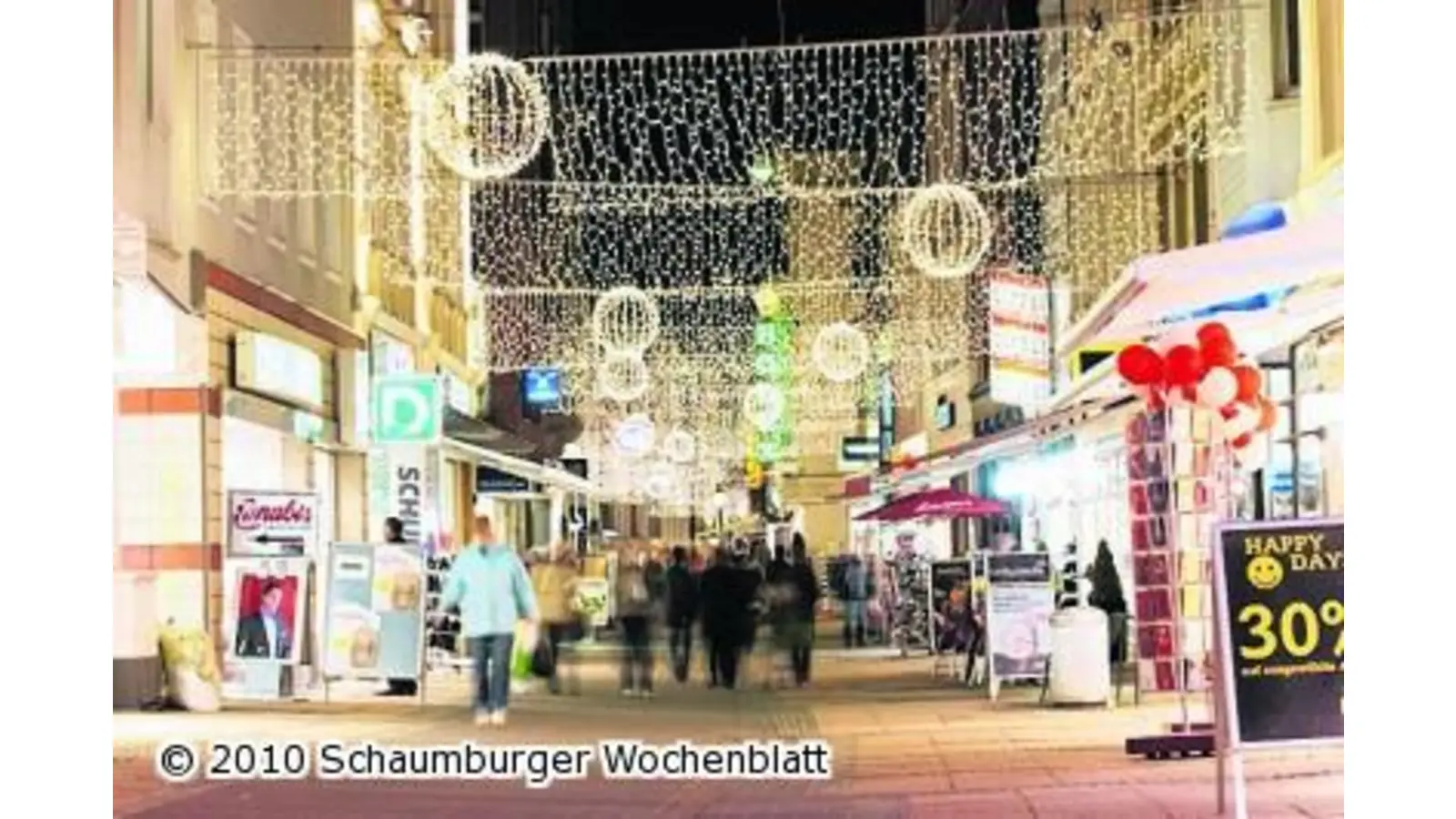 Große Riesentanne im Herzen des Marktes beeindruckt sehr (Foto: red)