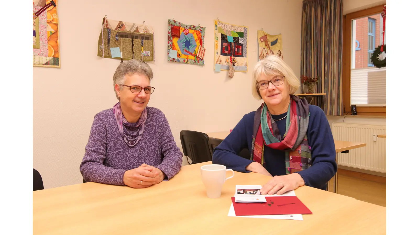 Im Gespräch: Sabine Winkler (li.) und Koordinatorin Heike Schulze. (Foto: tau)
