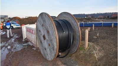 Baustelle mit Kabeltrommel, von der circa 150m Erdkabel abgeschnitten wurde. (Foto: privat)