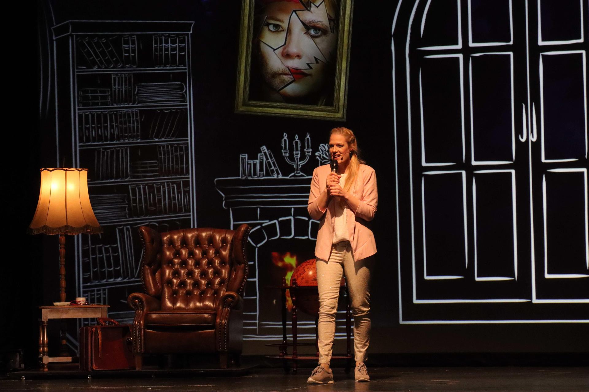 Im Stadttheater: Popsängerin Maricel Wölk gibt exklusive Einblicke in ihr neues Musical.<br> (Foto: tau)