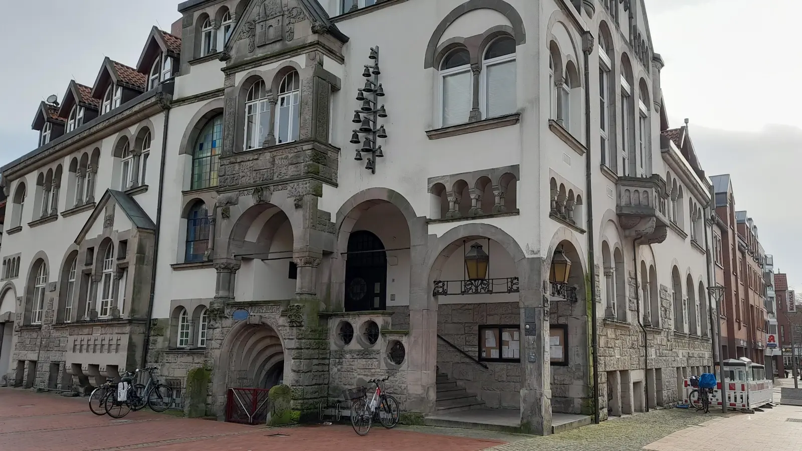 Beherbergt das Wunstorf-Info des Heimatvereins und das Stadtarchiv: Das Rathaus. (Foto: wb)