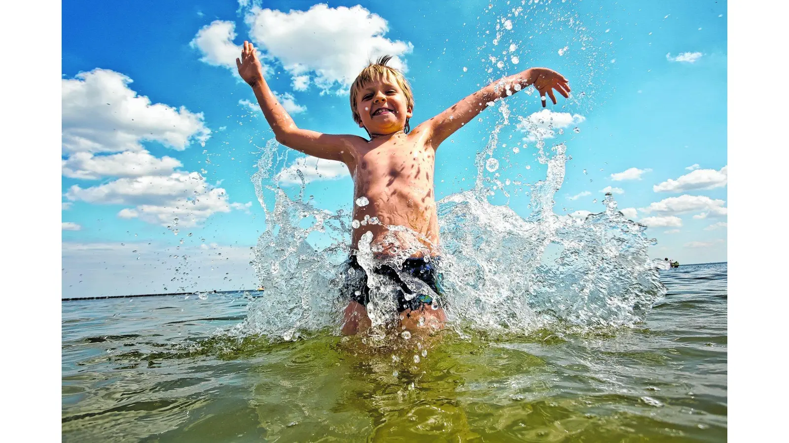 Kinder zum Schwimmen lernen animieren (Foto: red)