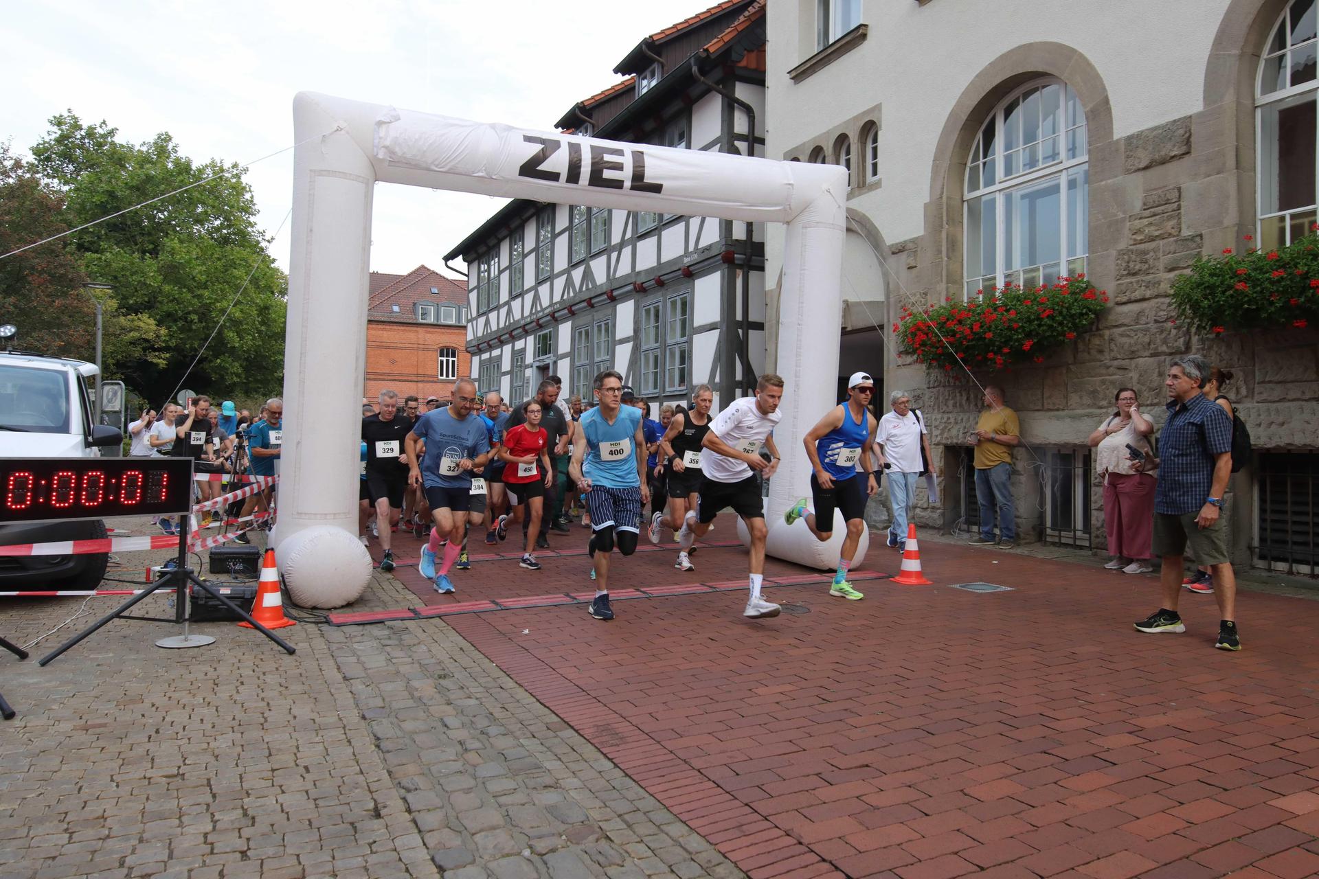 Start frei: Einer der Hauptläufe mit vielen Teilnehmern. (Foto: tau)