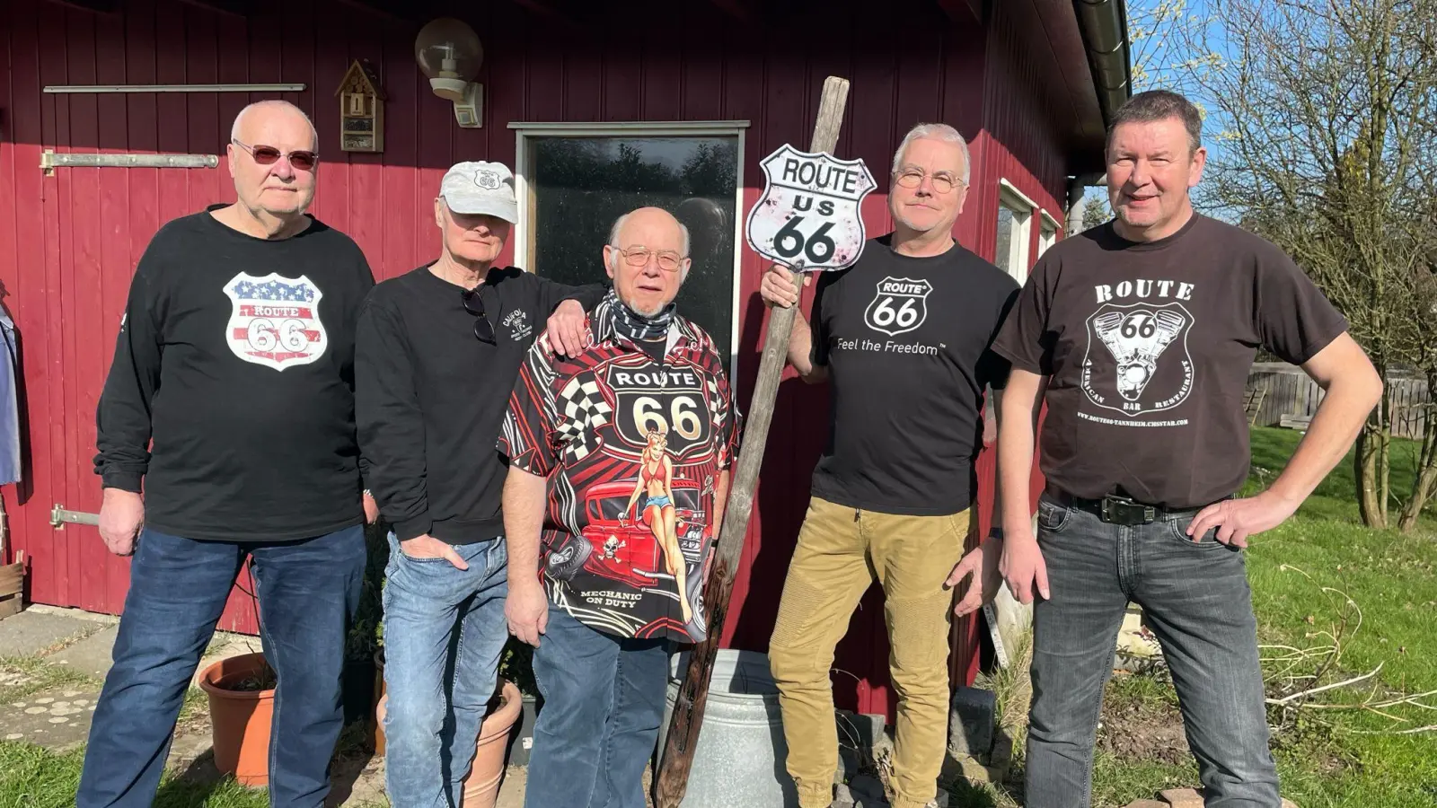 Bernd Hofmeister ( Gitarre und Gesang), Ralf Schroeter ( Keyboards, Harp, Gesang ), Thorwald Hey ( Bass ), Frank Wedeking ( Sologitarre, Harp und Gesang ) und Jochen Ewers ( Drums ). (Foto: privat)