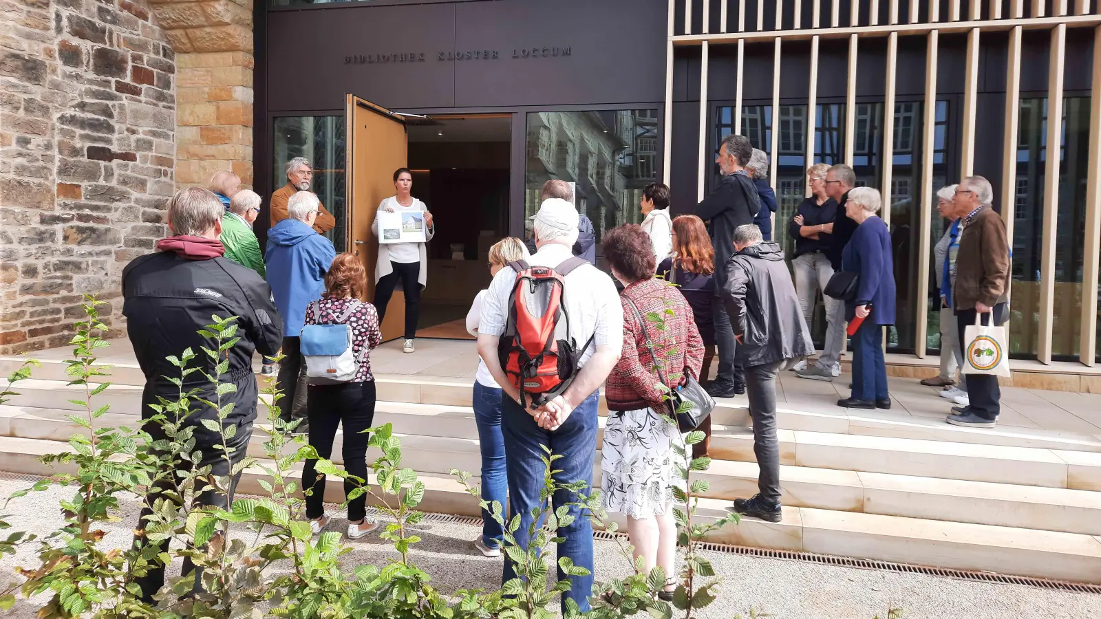 Aus dem vergangenen Jahr: Besucher vor der Klosterbibliothek. (Foto: privat)