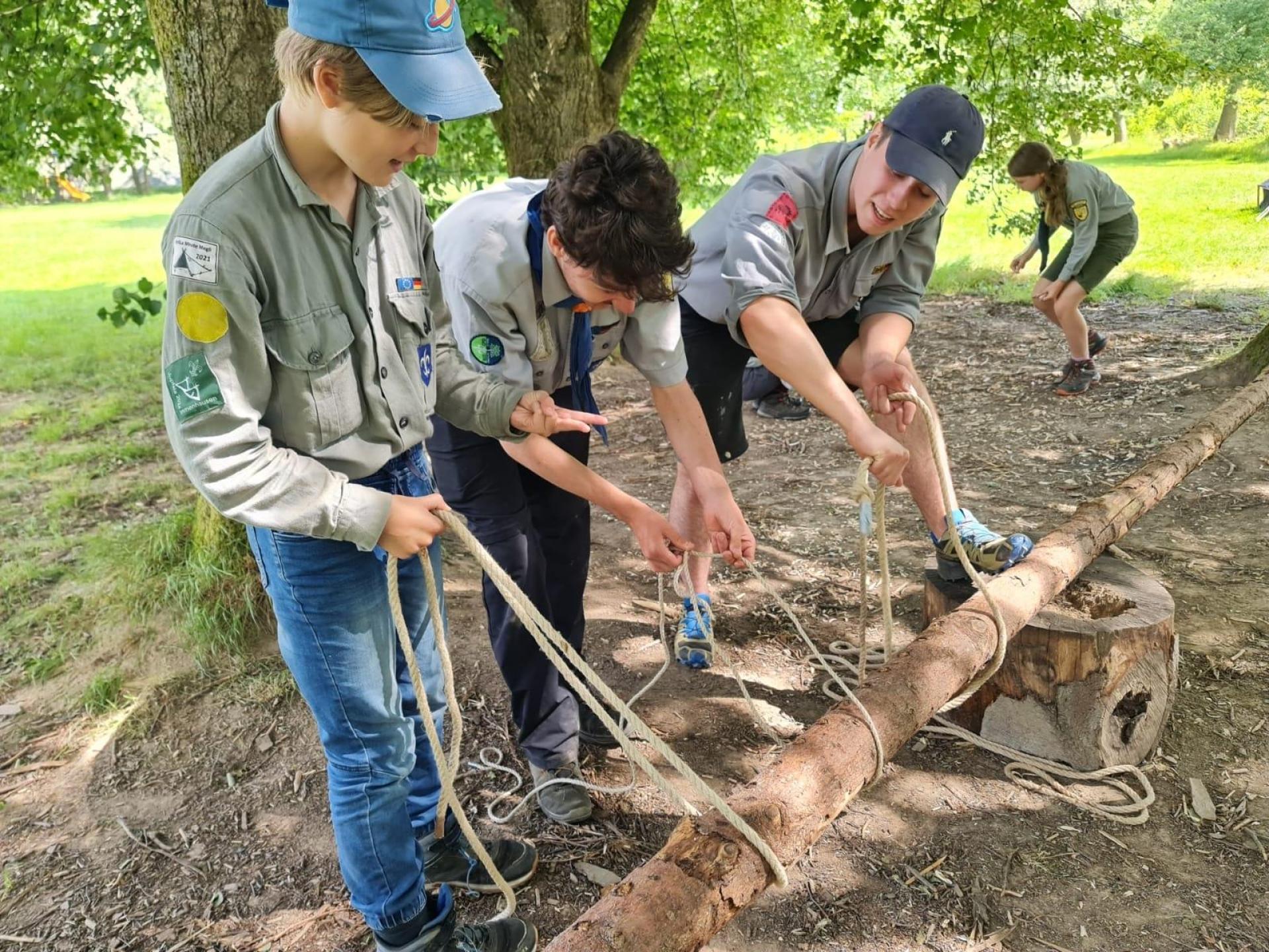 Im Reinhardswald: Die Pfadfinder. (Foto: privat)